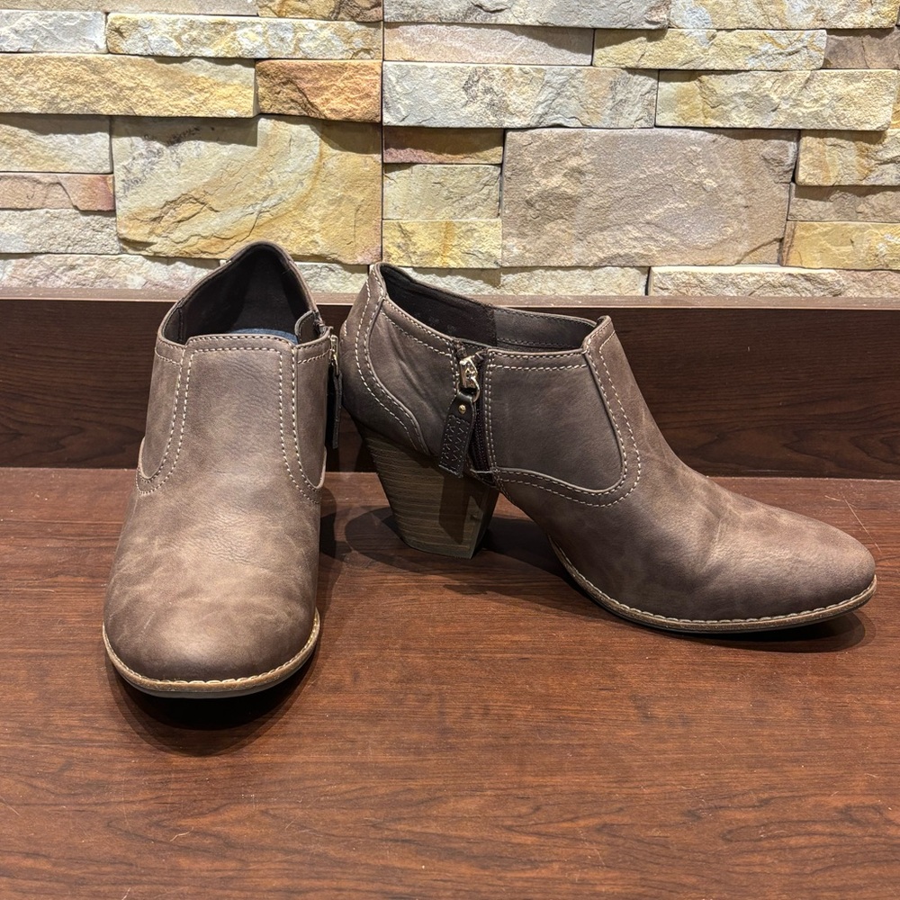 Women’s Size 11 Dr. Scholl’s Ankle Bootie. NEW IN BOX!